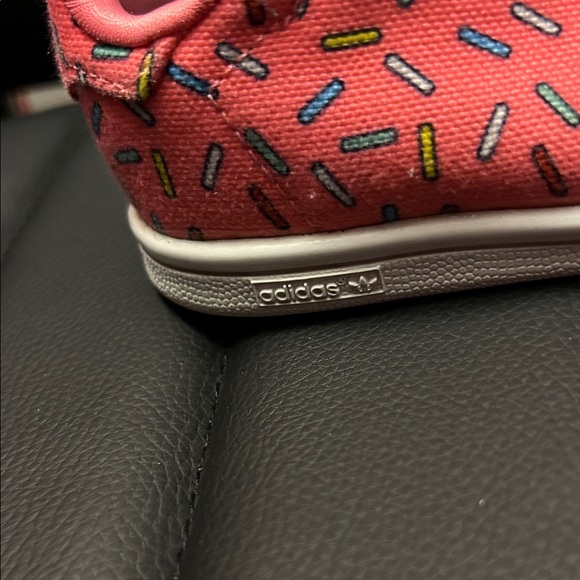 Adidas “Simpsons” Toddler Girls Shoes Size 4 - Picture 2 of 7